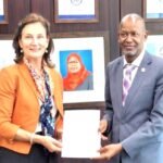 Ambassador Joanne Doornewaard presents her credentials to SADC Executive Secretary Elias Magosi in Gaborone. Photo: SADC Secretariat